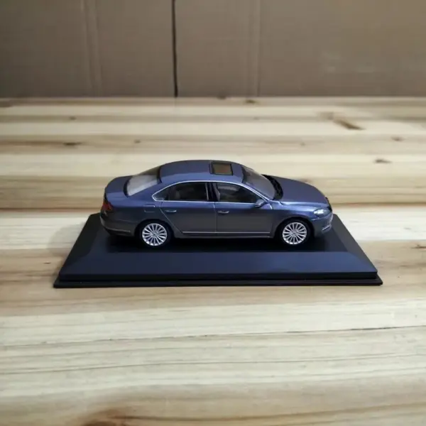 2011 Passat Diecast Model 1:43 Scale Flaws - Image 3