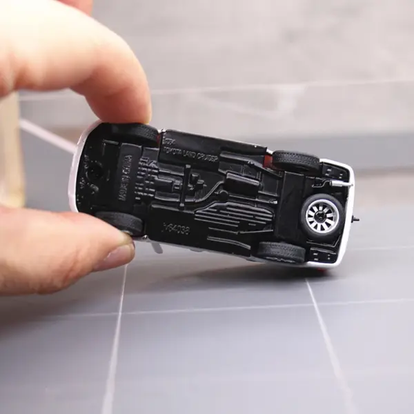 1/64 Scale Toyota Land Cruiser LC200 Model - Image 5