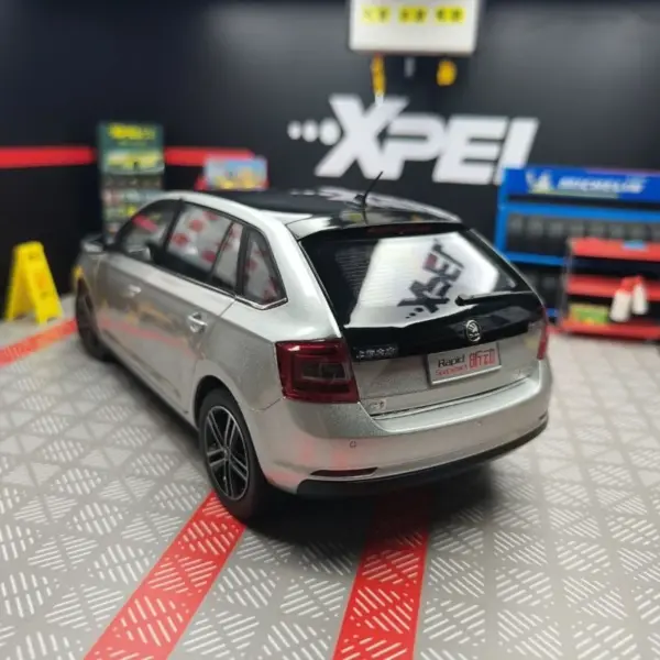 Flawed 1/18 Skoda Rapid Spaceback Diecast Model - Image 3