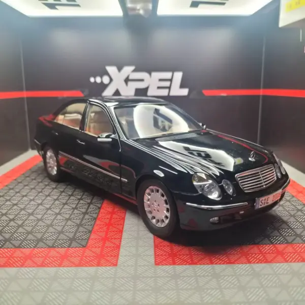 Benz E-class W211 1:18 Model with Flaws - Image 2