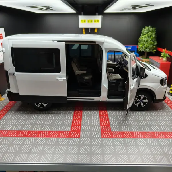 1:18 Scale Diecast Ford Transit T8 Collectible Model - Image 5