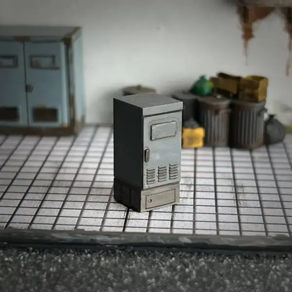 1/64 Scale Miniature Trash Can Phone Booth Model - Image 4