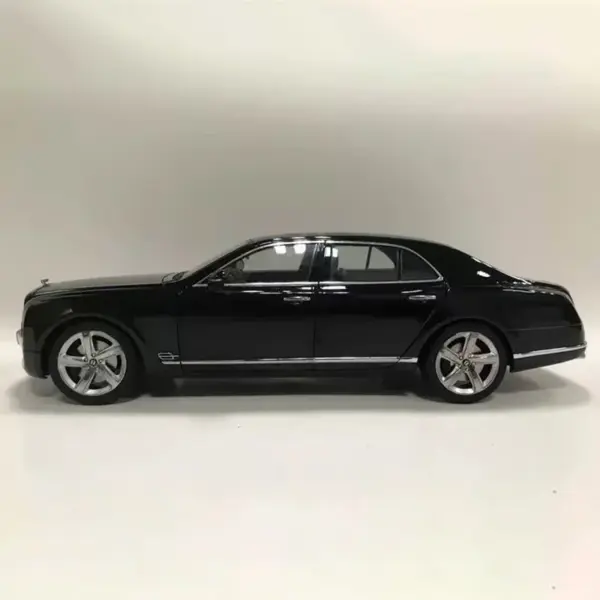 Bentley Mulsanne 1:18 Alloy Car Model - Image 3
