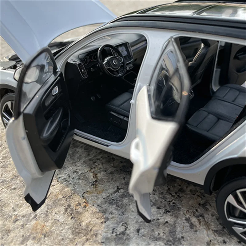 1:18 XC40 SUV Diecast Alloy Model Car 5 1:18 XC40 SUV Diecast Alloy Model Car - Image 5