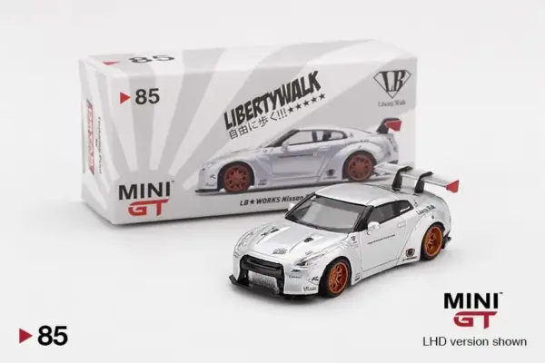 MINIGT 1:64 96 GTR R35 Metal Collectible Car - Image 10