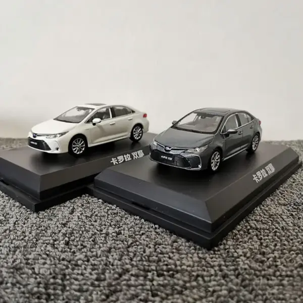 1:43 Scale Diecast Alloy Car Model Collectible - Image 2