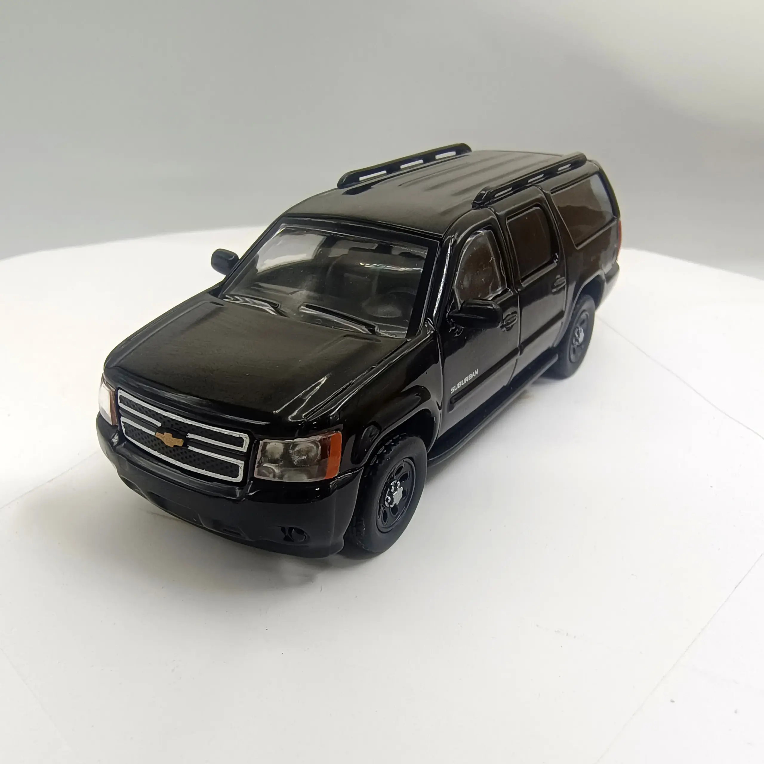 Diecast 1:64 Scale 2014 Suburban Model 2 Diecast 1:64 Scale 2014 Suburban Model - Image 2