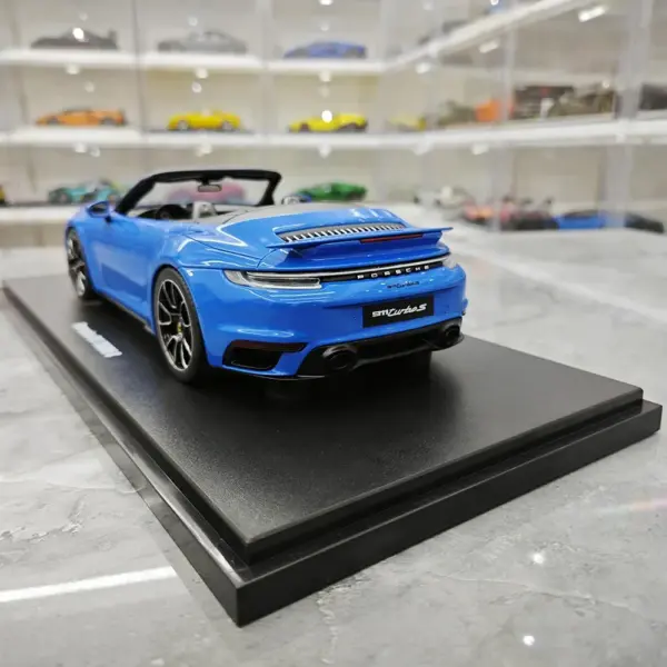 1:18 Scale Porsche 911 992 Turbo S Model - Image 2