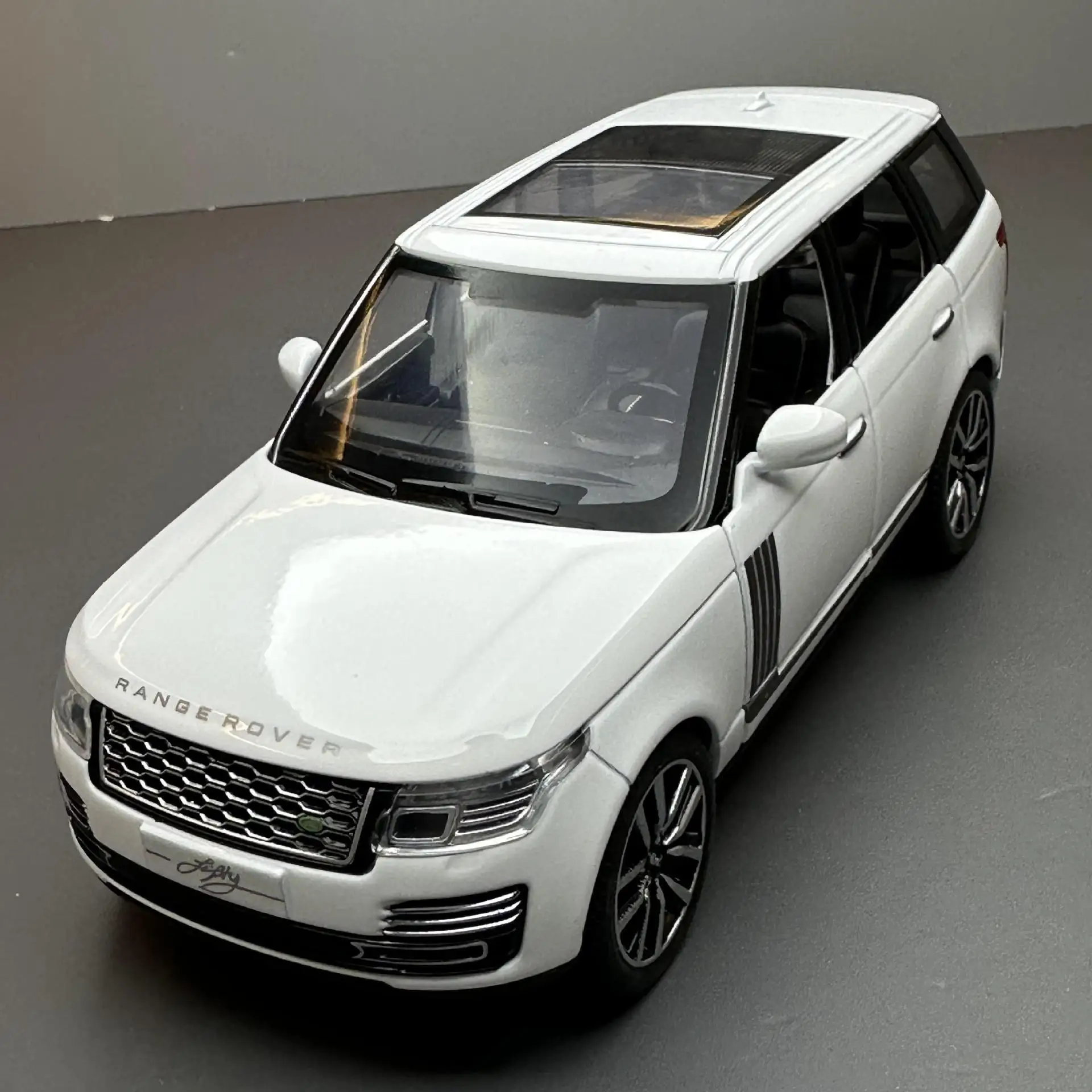 1:32 Land Rover Range Rover Diecast Model 5 1:32 Land Rover Range Rover Diecast Model - Image 5