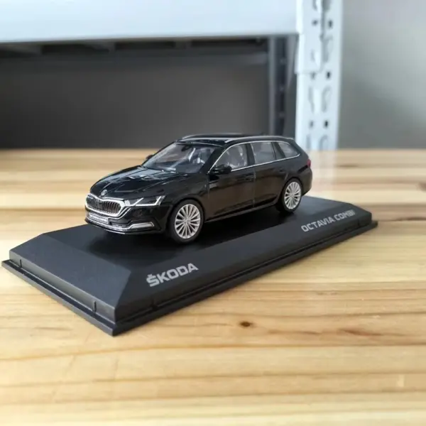 Skoida Octavia Combi 1:43 Scale Diecast Model - Image 2
