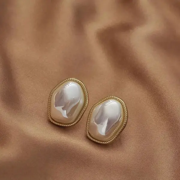 Geometric Pearl Stud Earrings for Elegant Style - Image 8