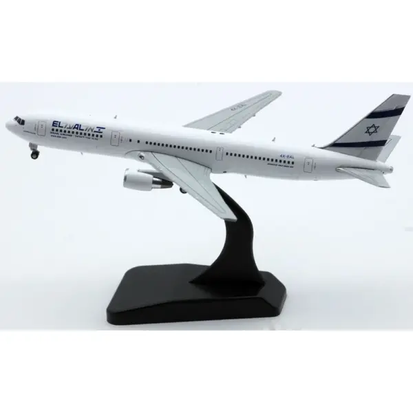 XX4170 Collectible Boeing B767-300ER Model Aircraft - Image 2