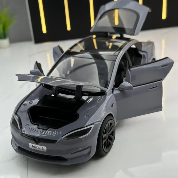 1:24 Tesla Model S Diecast Car Model - Image 4
