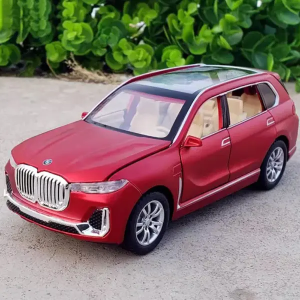1:32 X7 Alloy Diecast Model SUV with Sound & Light - Image 6