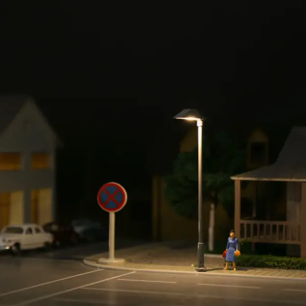 5pcs Metal Gray LED Street Lamps 1:100 Scale - Image 2