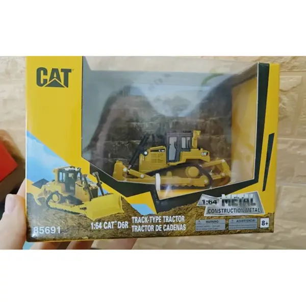 1:64 Scale Diecast CAT D6R Bulldozer Model - Image 7