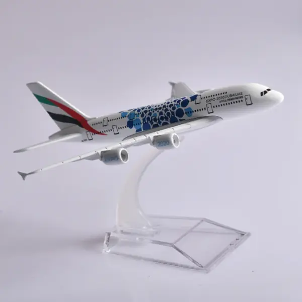 Emirates Airbus A380 Diecast Model 1/400 Scale - Image 5