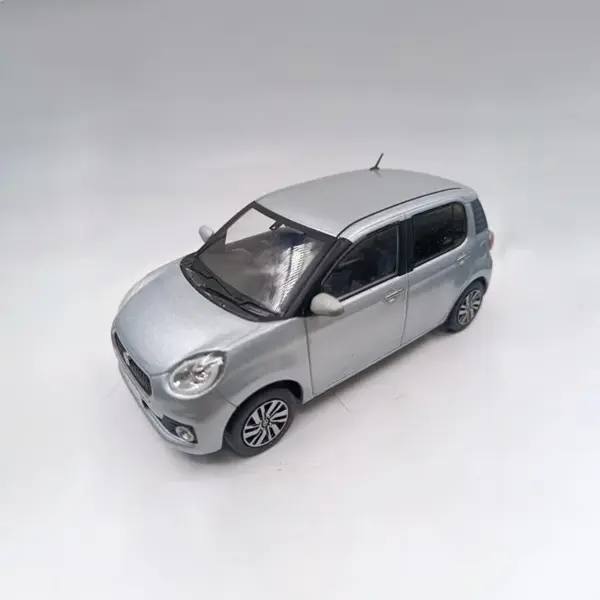 1:30 Scale Passo Alloy Hatchback Model Car - Image 5