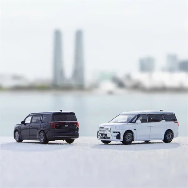 1:64 ZEEKR 009 MPV Alloy Mini Car Model - Image 4