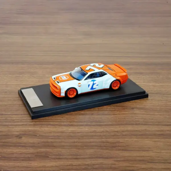 1/64 Dodge Challenger SRT Hellcat Diecast Model - Image 4