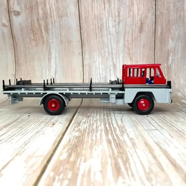 1:43 Scale Dinky Saviem Alloy Transporter Model - Image 4