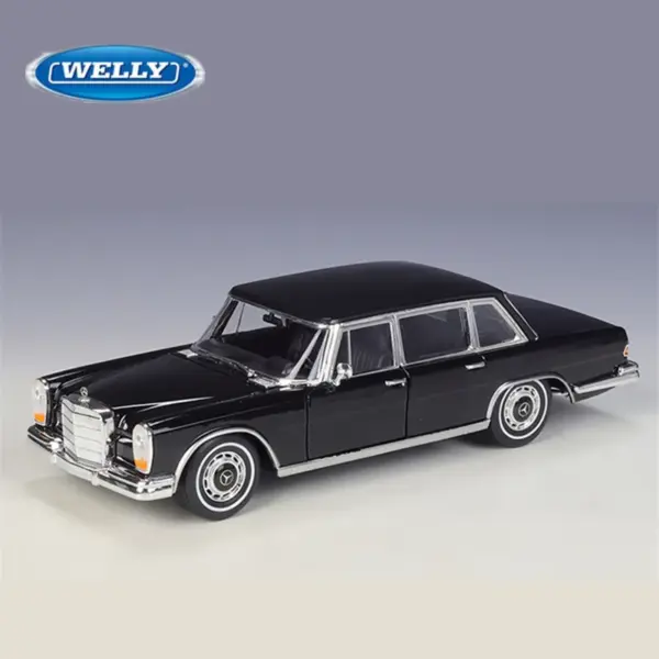 1:24 Mercedes Benz 600 Diecast Model Car - Image 2
