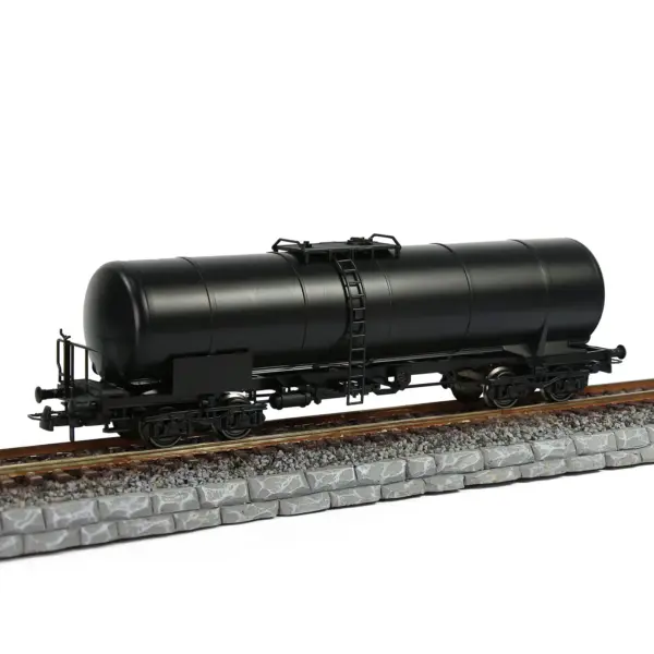HO Scale Oil Tank Wagon Model Train Car - Image 2