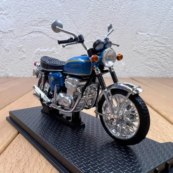 1969 CB750 Classic Motorcycle Diecast Model - Image 3