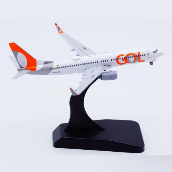 XX40133 GOL Boeing 737-800 Diecast Model Aircraft - Image 3