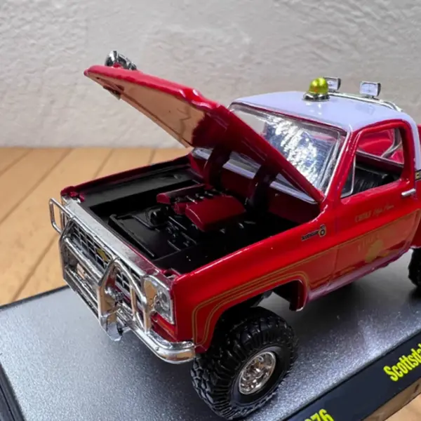 Diecast 1:64 Scale 1976 K20 Pickup Model - Image 5