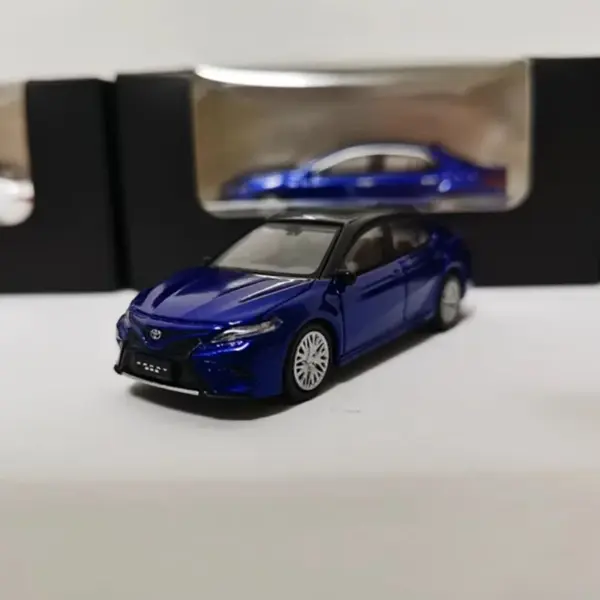 1:64 Scale Toyota Camry Diecast Model Car - Image 6