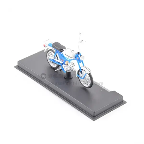 1:24 Scale Riga-22 Soviet Motorcycle Model - Image 6
