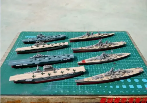 1/2000 Scale Assembled Model Aircraft Carrier - Image 2