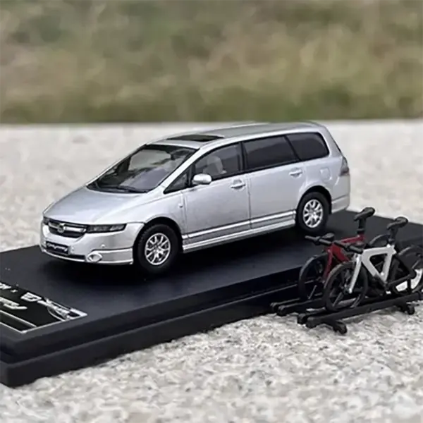 1:64 Scale Honda Odyssey Diecast Model Car - Image 2