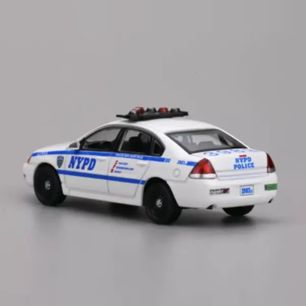 1:64 LAPD Police Impala Model Car Display - Image 3