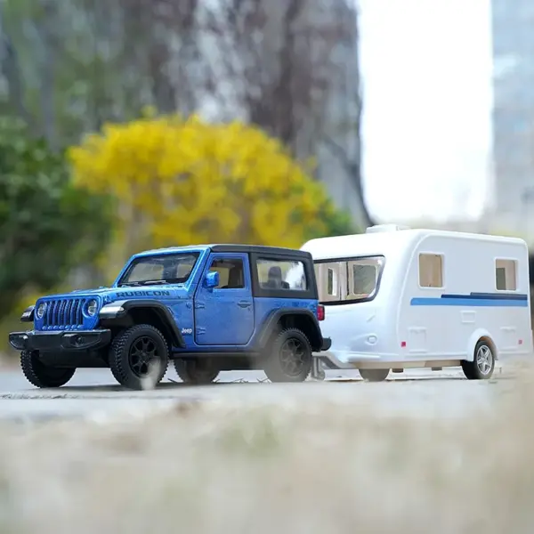 1:36 Scale Land Rover RV Diecast Toy Model - Image 3