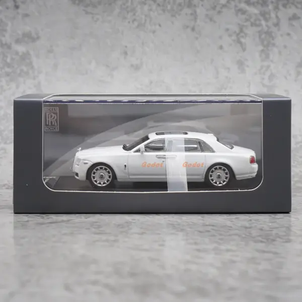 1:64 Scale Diecast Rolls-Royce Luxury Sedan - Image 6