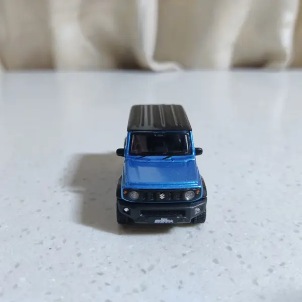 1:64 Diecast Suzuki Jimny Car Model - Image 4