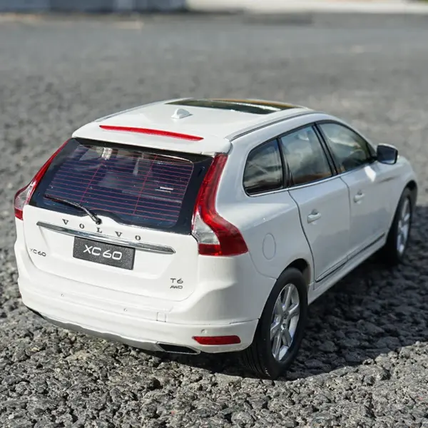 1:18 Scale Volvo XC60 Diecast Car Model - Image 2