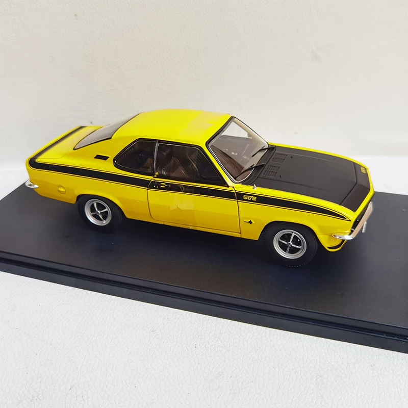 1:24 Scale OPEL MANTA AGT/E Diecast Model Car 4 1:24 Scale OPEL MANTA AGT/E Diecast Model Car - Image 4