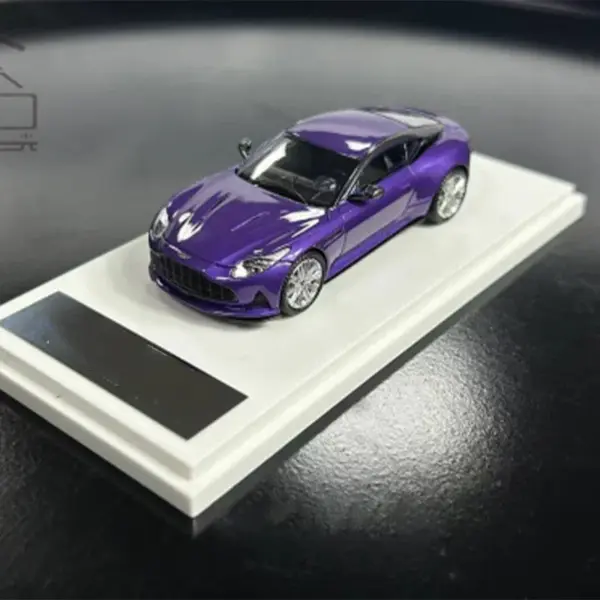 1:64 Scale Diecast Martin DB12 Alloy Model - Image 9