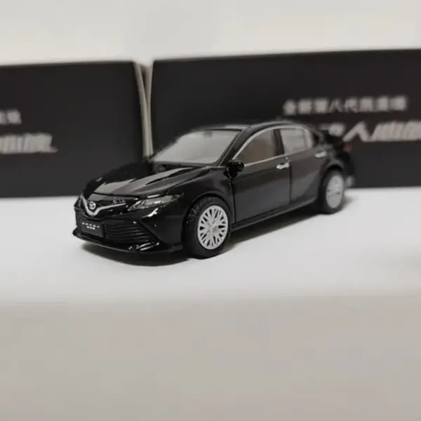 1:64 Scale Toyota Camry Diecast Model Car - Image 3