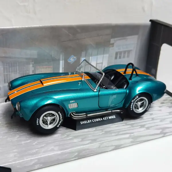 1:18 Shelby AC Cobra 427 MKII Diecast Model - Image 8