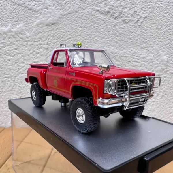 Diecast 1:64 Scale 1976 K20 Pickup Model - Image 7