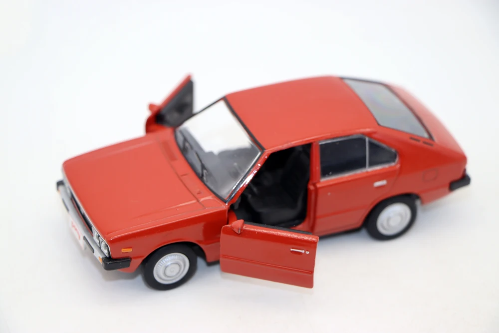 Pony 1/38 Scale Diecast Toy Car Model 2 Pony 1/38 Scale Diecast Toy Car Model - Image 2