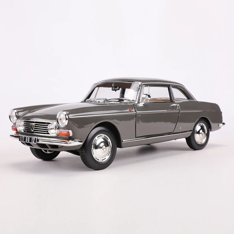 NOREV 1:18 1967 Peugeot 404 Convertible Model 3 NOREV 1:18 1967 Peugeot 404 Convertible Model - Image 3