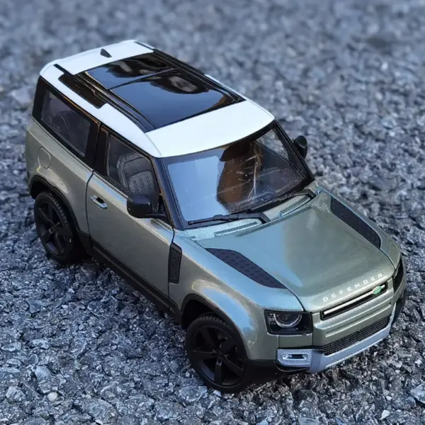 Welly 1:26 Land Rover Defender 90 Diecast Model - Image 2
