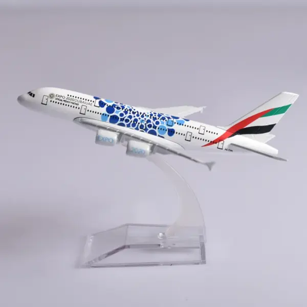Emirates Airbus A380 Diecast Model 1/400 Scale - Image 2