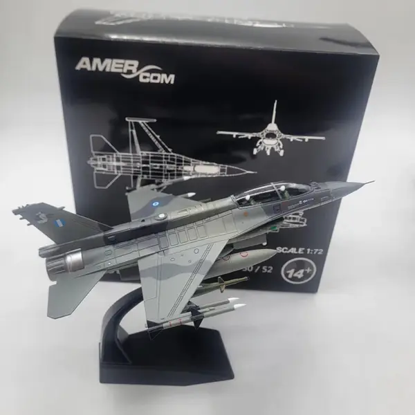 1:72 Scale Diecast F-16D Fighting Falcon Model - Image 4