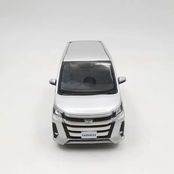 1/30 Scale Diecast Alloy NOAH MPV Model Car - Image 5